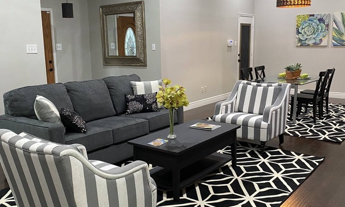 North San Antonio - SAT Casa | Southern Comfort in Convenient Quiet Neighborhood w/hot tub