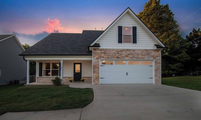 Ashley Oaks Casa | Southern Comfort- Knoxville Family Getaway