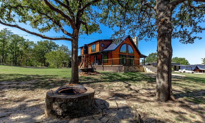 Muenster Cabina | Southern Comfort: The Bluff's at Saint Jo