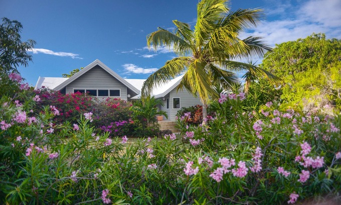 Little Trunk Bay Villa | Área exclusiva + Vistas + Cerca de las playas y recientemente renovado.