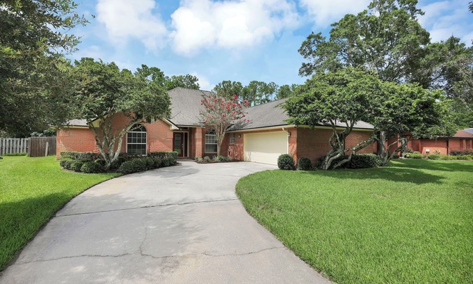 Mandarin Casa | Southern Oaks Charm FL Pool Home
