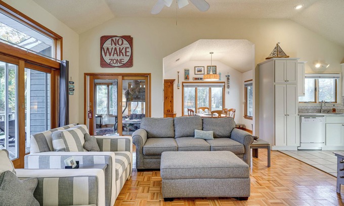Southern Shores Cabaña | Southern Shores Family Retreat Mins to Beach!