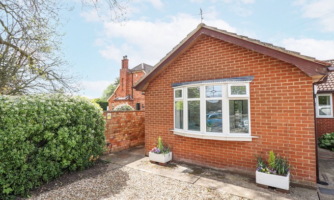 Louth Cabaña | SOUTHFIELDS ANNEX, pet friendly, with a garden in Louth