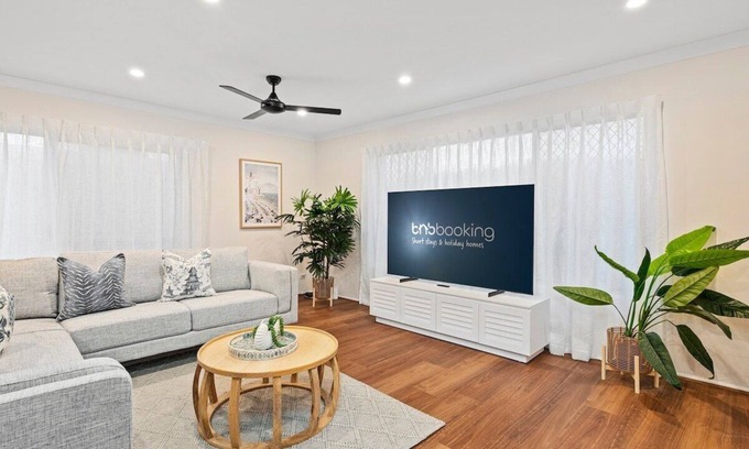 Southport Casa | Southport Oasis 6bd PoolCentral