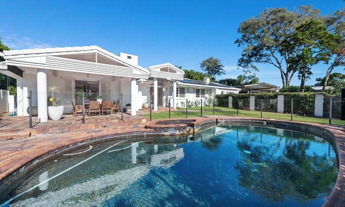 Southport Casa | Southport Poolside Paradise