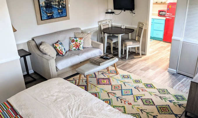 Lompoc Cabaña | Southside Garden Cottage