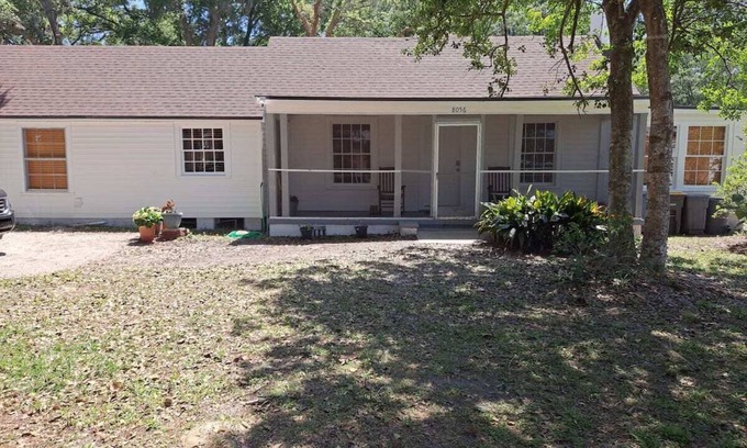 Southside Casa | Southside Jax great home parking large enough for RV