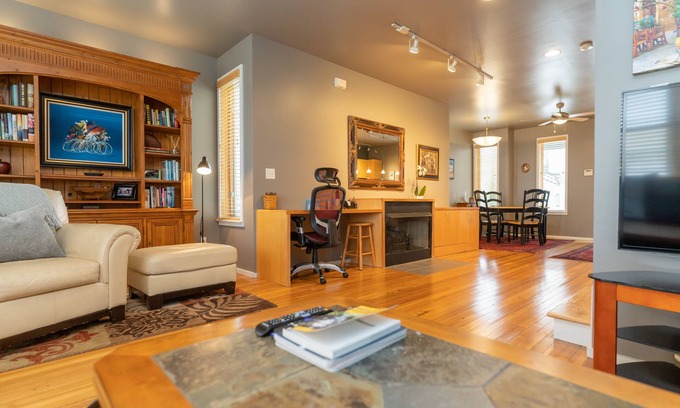 Downtown Chattanooga Casa | Southside's Sunset Haven. Rooftop Deck. Perfect for Couples & Families w/ Kids!