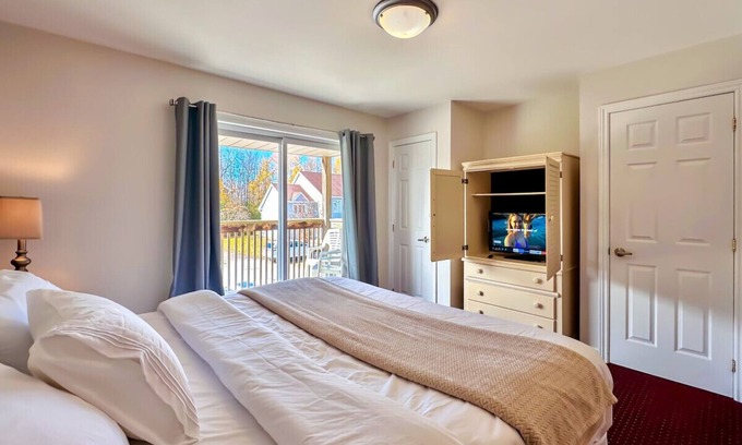 Collingwood Casa | Spa Golf Bike Ski Refresh