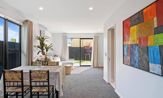 Linwood Casa | Spa Hideaway in Central City + Parking !