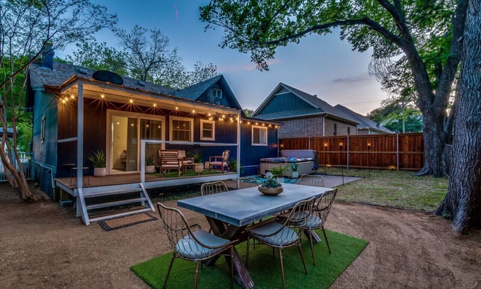 Weatherford Casa | Spa in Dreamy + Starry yard!!
