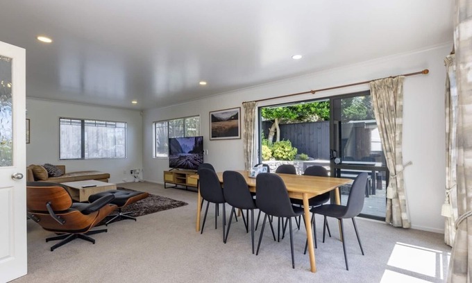 Greenlane - Ellerslie Casa | Spa, Movies, Pool table, Table tennis - Ellerslie!