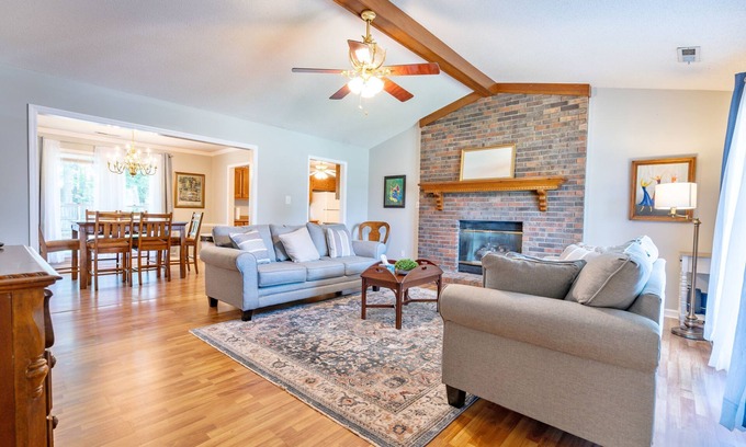 Decatur Casa | Space and Comfort at Crandon House