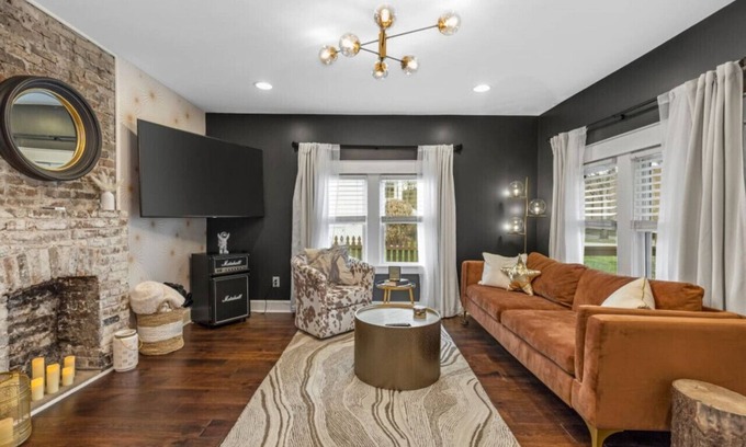 Woodbine Casa | Space Cowboy - Stunning bungalow with Firepit, Huge yard, yet close to downtown
