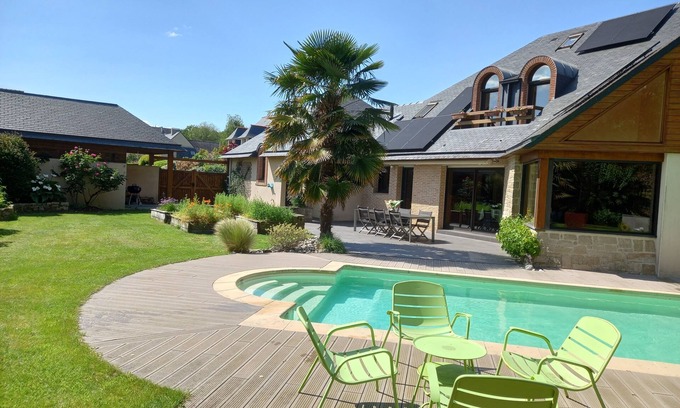 Vannes Casa | Spacieuse Maison Avec Piscine, Proche Port ET Centre Ville
