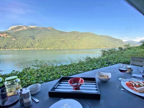 Bredannaz Casa | Spacieuse Villa avec vue panoramique sur le lac, une Exclusivite LLA Selections by Location Lac Annecy
