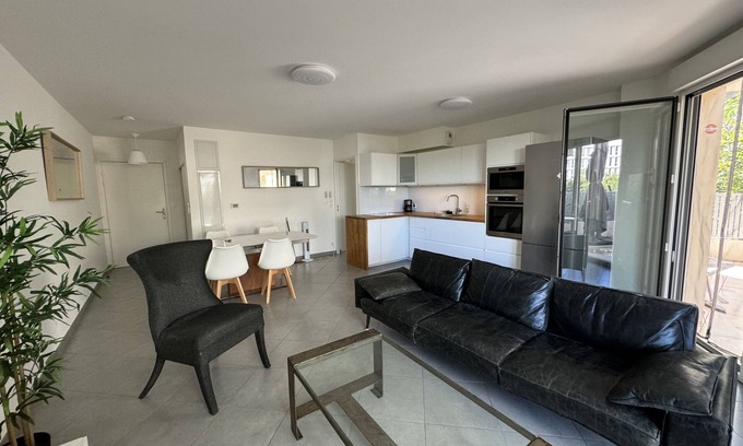 Saint-Martin Apartamento | Spacieux Appartement, Plein Centre 3mn a Pied Gare St Roch, Terrasse Parking