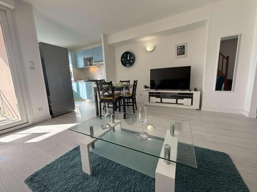 Rochefort Apartamento | Spacieux appartement 2 chambres avec parking à Rochefort - FR-1-246B-50