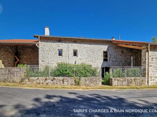 Usson-en-Forez Casa | Spacieux gîte avec bain nordique et wifi à Usson-en-Forez - FR-1-496-359