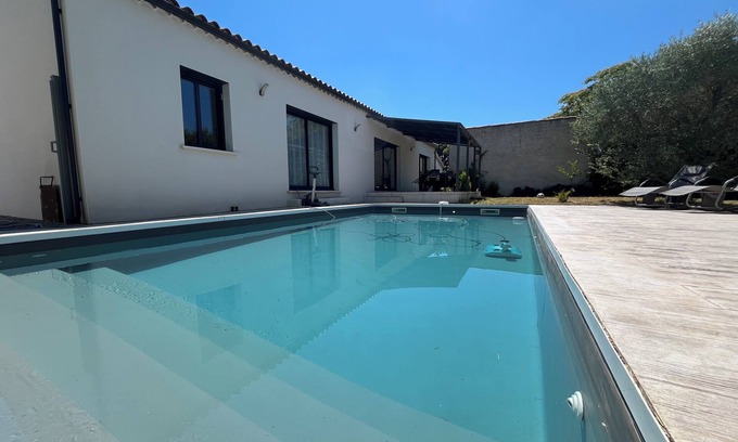 Entraigues-sur-la-Sorgue Casa | Spacious villa with pool