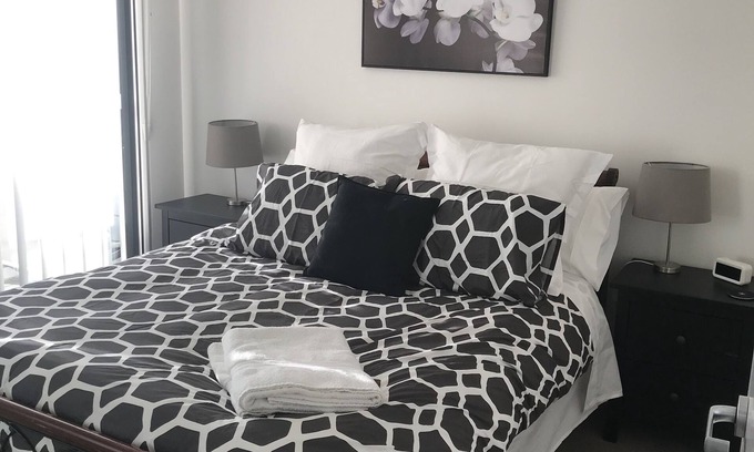 Gungahlin Apartamento | Spacious 1 Bed Apartment, parking, gym, pool