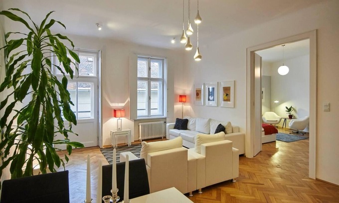 Terezvaros Apartamento | Spacious 1 Bed Basilica Apartment - with balcony