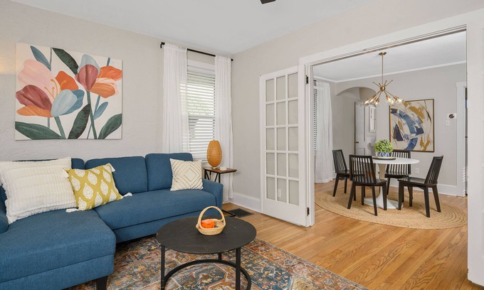 Roselawn Finance Casa | Spacious 1 bedroom 2 bathroom Private Home with Washer/Dryer and Office