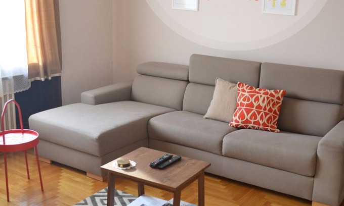 Novi Sad Apartamento | Amplio apartamento de 1 dormitorio Nicola's en el centro de la ciudad, cerca de la Plaza de la Libertad