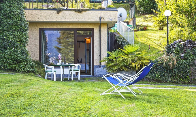 Porto Valtravaglia Apartamento | Amplio apartamento de 1 habitación con aproximadamente 1. 300 m² de parcela ajardinada.