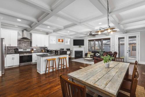 Hope Gardens Casa | Spacious 11 Bed Germantown Home with 3 Patios Only 1.5 mi to Broadway