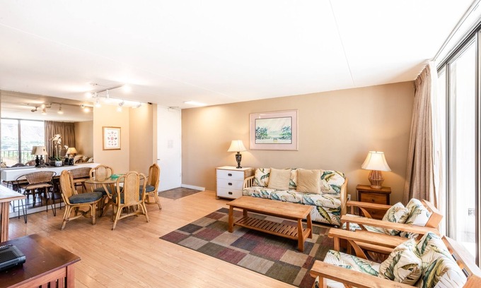 Diamond Head - Kapahulu - St. Louis Condominio | Spacious 14th Floor Corner Suite, Partial Diamond Head and Ocean Views, FREE Parking!