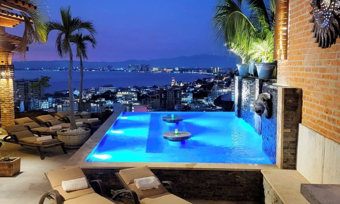 Romantic Zone Chalet De Esquí | Spacious 15-Bedroom Villa with Stunning Views