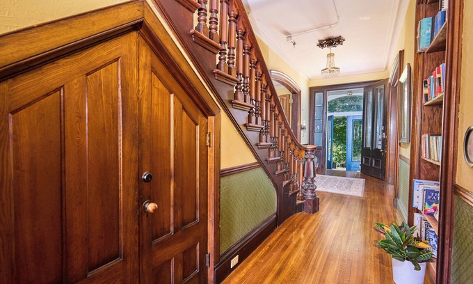 Fair Haven Heights Casa | Spacious 18th Century Victorian Mansion - Sleep 16+ Large Group