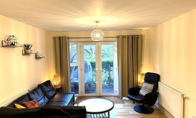 London Borough of Bromley Apartamento | Spacious 1BD Orpington Flat, 20 min to Central LDN