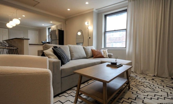 Center City Apartamento | Spacious 1BDR With Private Entrance Heart of City