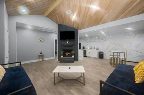 Houston Apartamento | Spacious 1BR Galleria Apt with Pool & Free Park