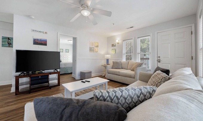 Windy Hill Condominio | Spacious 2 BR Retreat- Island Palms C1