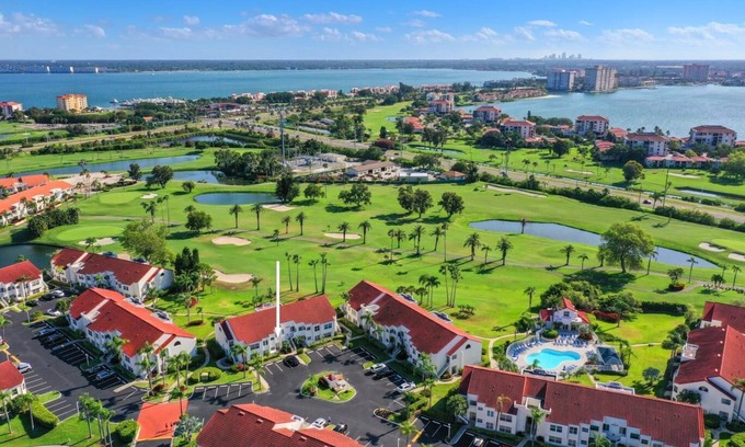 Palma del Mar Condominio | Spacious 2 bedroom 2 bathroom condo with pool