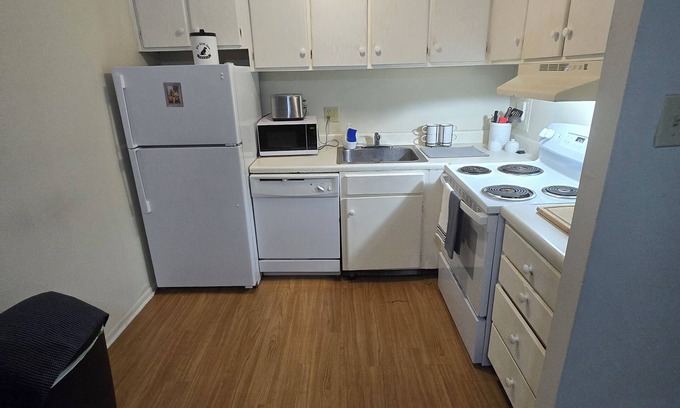Fullerton Apartamento | Spacious 2 bedroom 1 bath centrally located on Mc Arthur ave