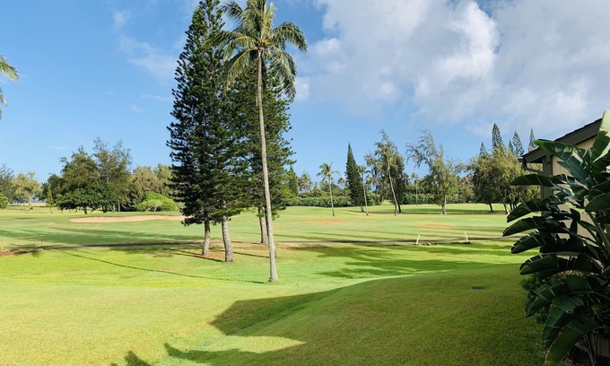 Kahuku Casa | Amplia casa adosada de 2 recámaras con vistas al campo de golf en la costa norte de Oahu