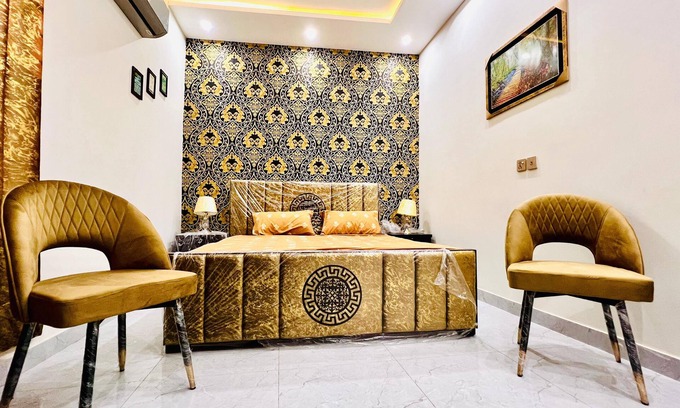 Lahore Apartamento | Spacious 2 Bedroom Apartment with AC and Kitchen near Mall Road Lahore