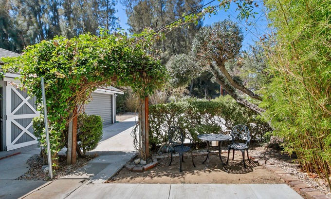Whittier Casa | Spacious 2-Bedroom Avocado Home!