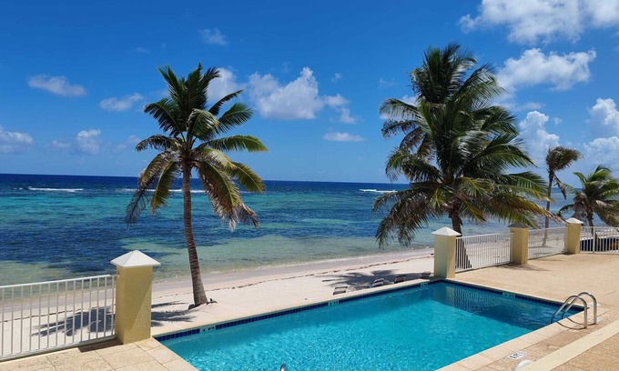 Bodden Town Condominio | Spacious 2-bedroom ocean view condo in enchanting Bodden Town, including a car!