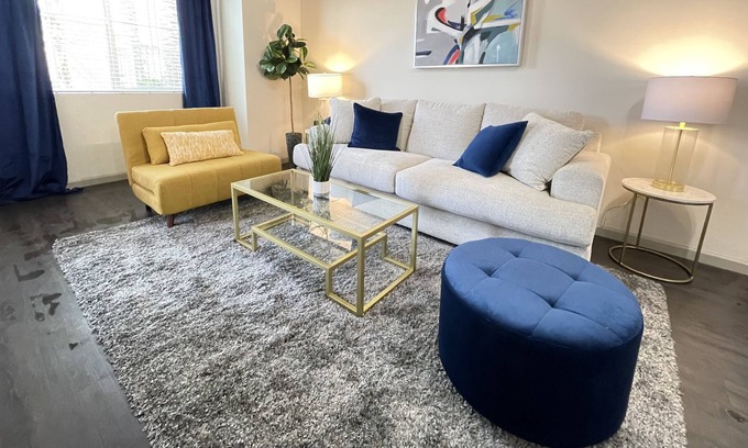 Camarillo Apartamento | Spacious 2 bedroom on ground floor at Downtown Camarillo