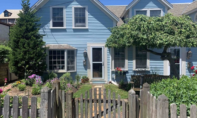 Provincetown Condominio | Charming West End 2 dormitorios con piscina