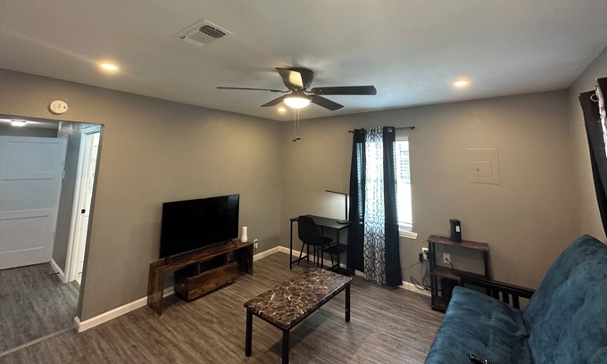 Alta Vista Casa | Spacious 2 Bedroom Apartment in the Heart of San Antonio