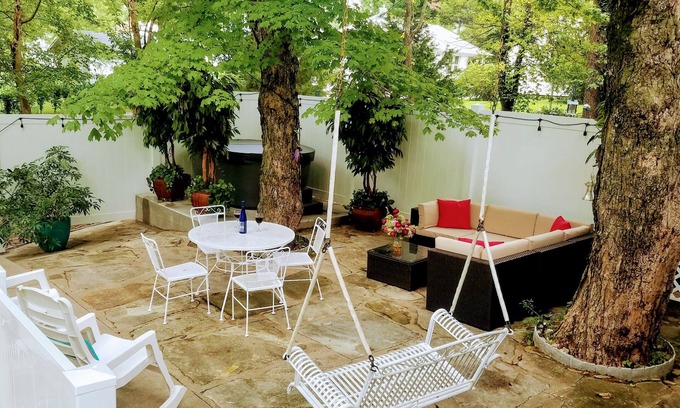 Anna Casa | Spacious 2 BR, 1 1/2 baths, hot tub, pool table, outside room, full kitchen