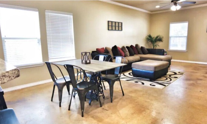 Wellborn Casa | Spacious - 2 BR & 2 BA - Mins from TAMU
