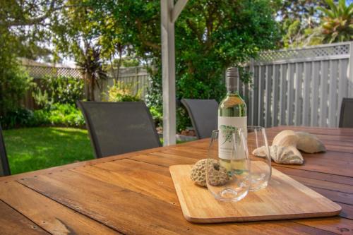 Little Grove Casa | Spacious 2 Family Accommodation in the Grove