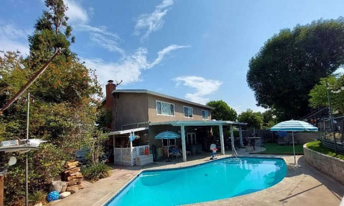 Rancho Palos Verdes Casa | Spacious 2 bedroom 2 bath home with pool and Jacuzzi